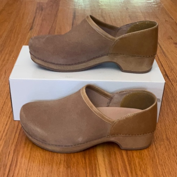 Dansko Tan Mules Comfortable Suede Clogs - Picture 2 of 5